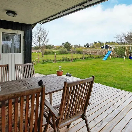Three-bedroom Holiday In 15 * Blokhus