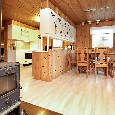 Ferienhaus Three-bedroom Holiday In 15 Blokhus